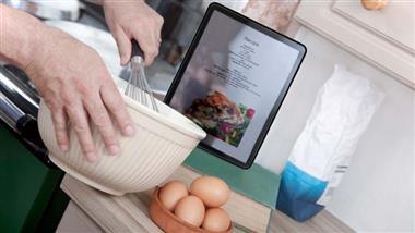 using your smartphone or tablet in the kitchen