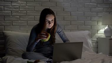 eating before bedtime affect sleep