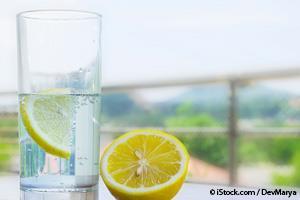 Beneficios del Agua con Limón