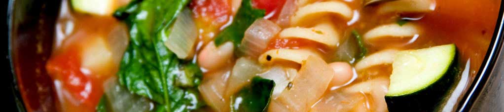 Шпинатно-базиликовый зеленый суп минестроне