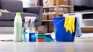 mixing cleaning products