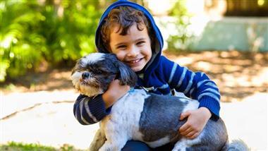 beneficios sociales de los perros y ninos