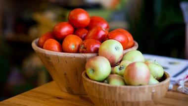 apples and tomatoes