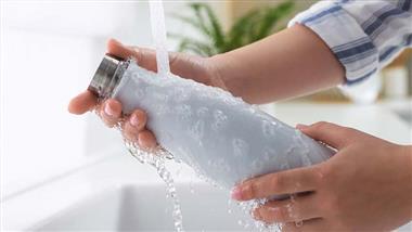water bottle cleaning