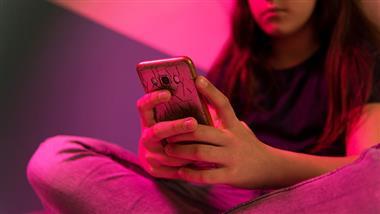 smartphone ownership age 12 health risks