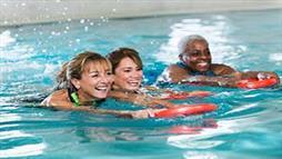 Yaşlılar için yüzme egzersizi