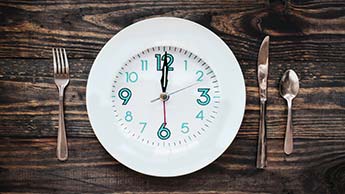 relógio no prato