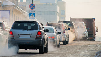 고속 도로 위의 대기 오염