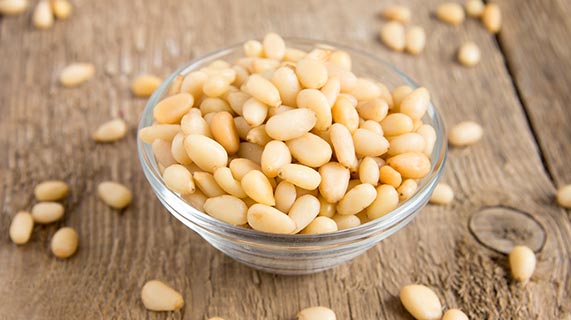 Польза кедровых орехов: 5 способов, которыми эти питательные семена могут омолодить ваше тело